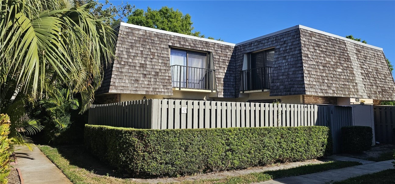 Property Photo: 335 S Waverly Place 7A FL 32960