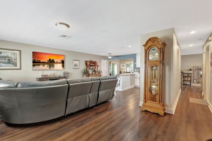 Property Photo: 1504 SW 22nd Avenue FL 33426