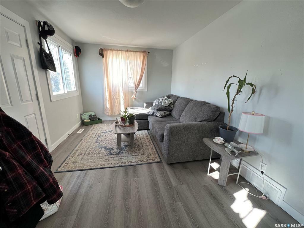 Property Photo:  740 Weldon Avenue  SK S7M 2V2 