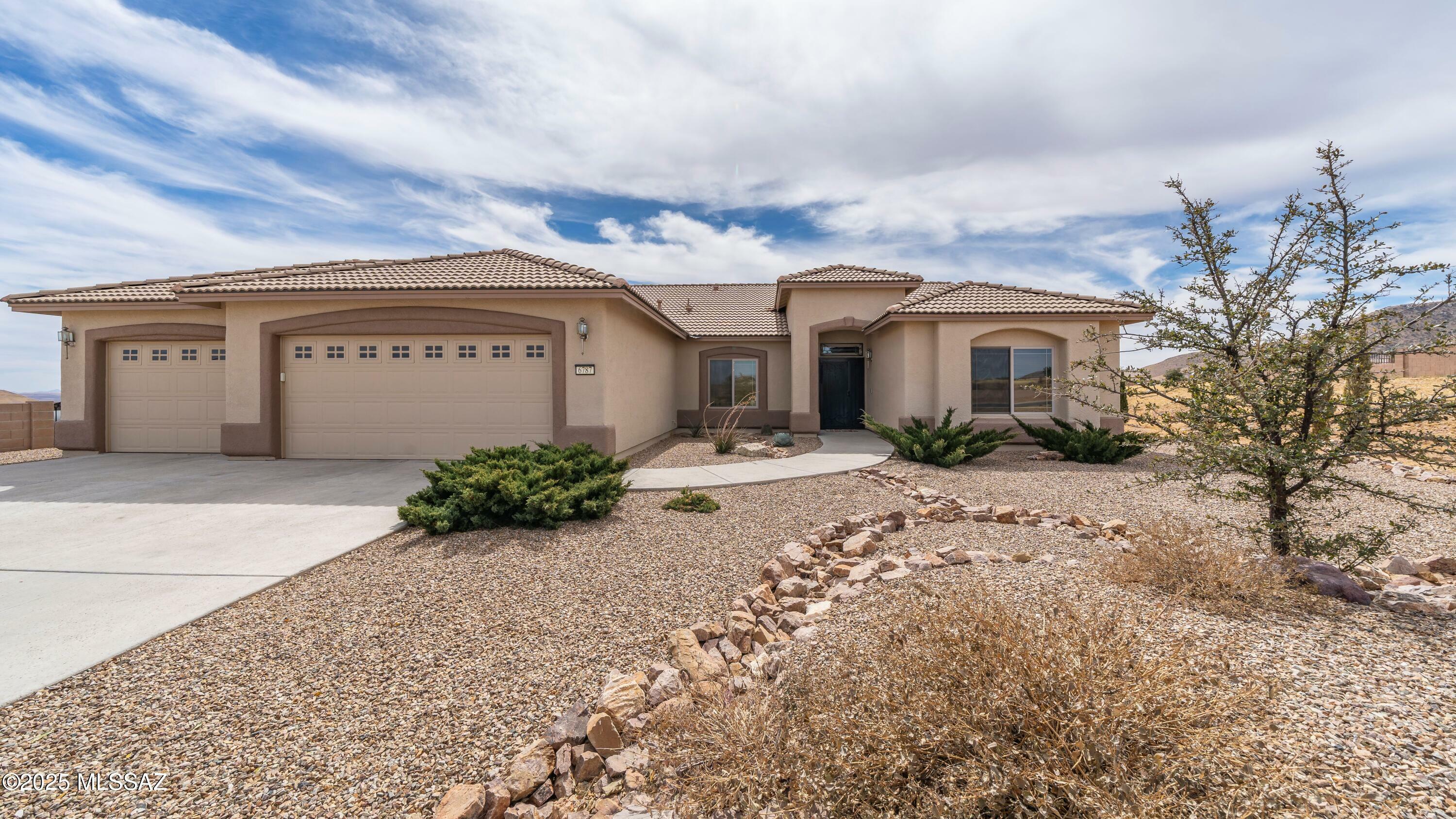 Property Photo:  6787 E Big Spur Circle  AZ 85615 