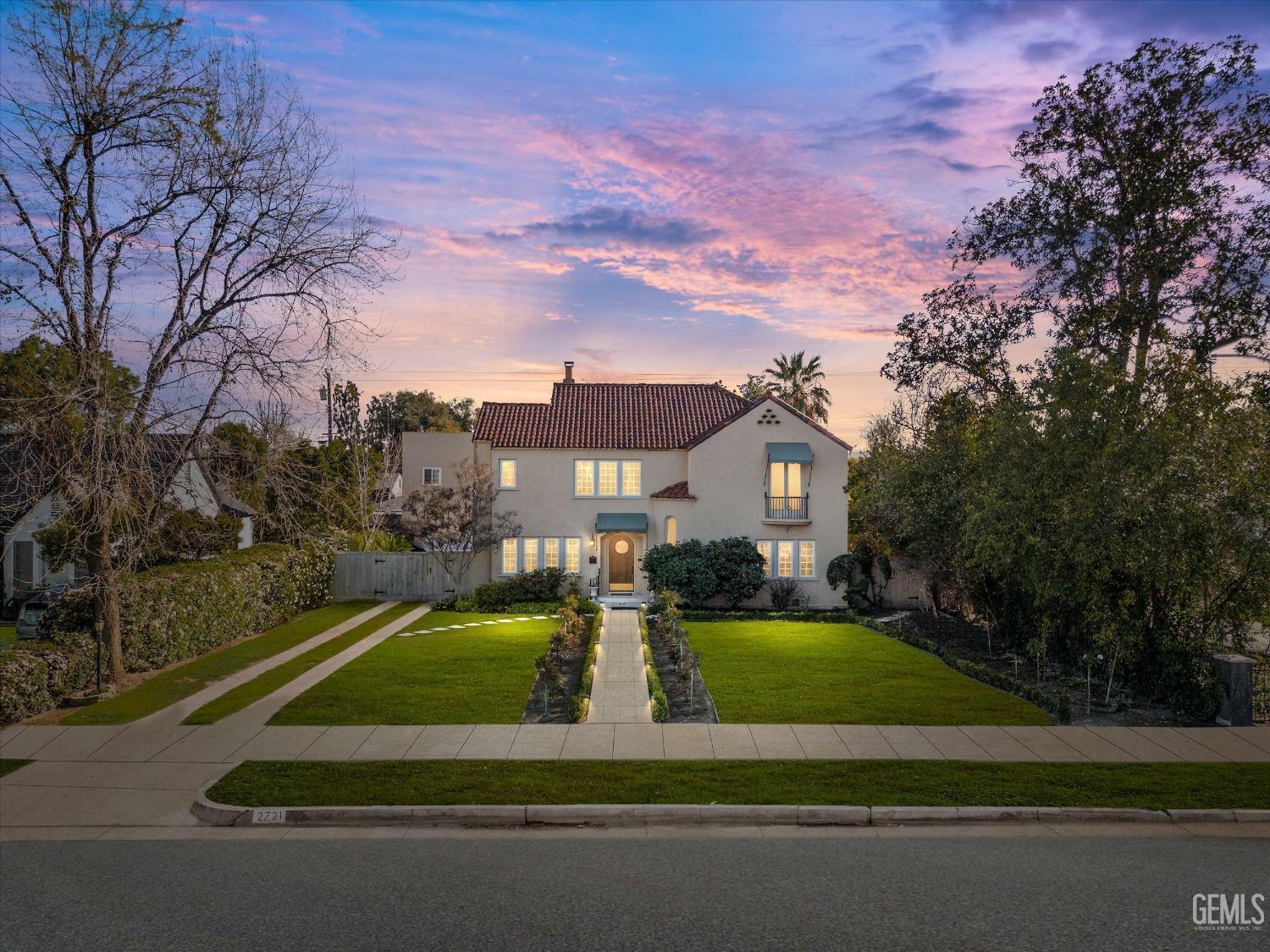 Property Photo: 2721 18th Street CA 93301