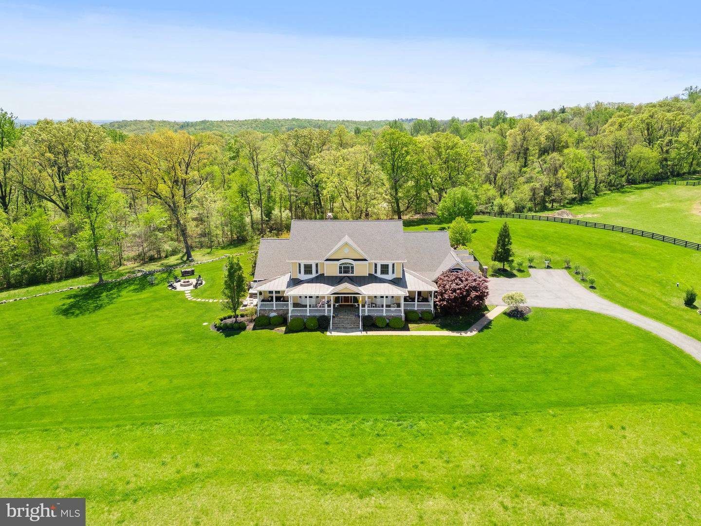 Property Photo:  40959 Pacer Lane  VA 20129 