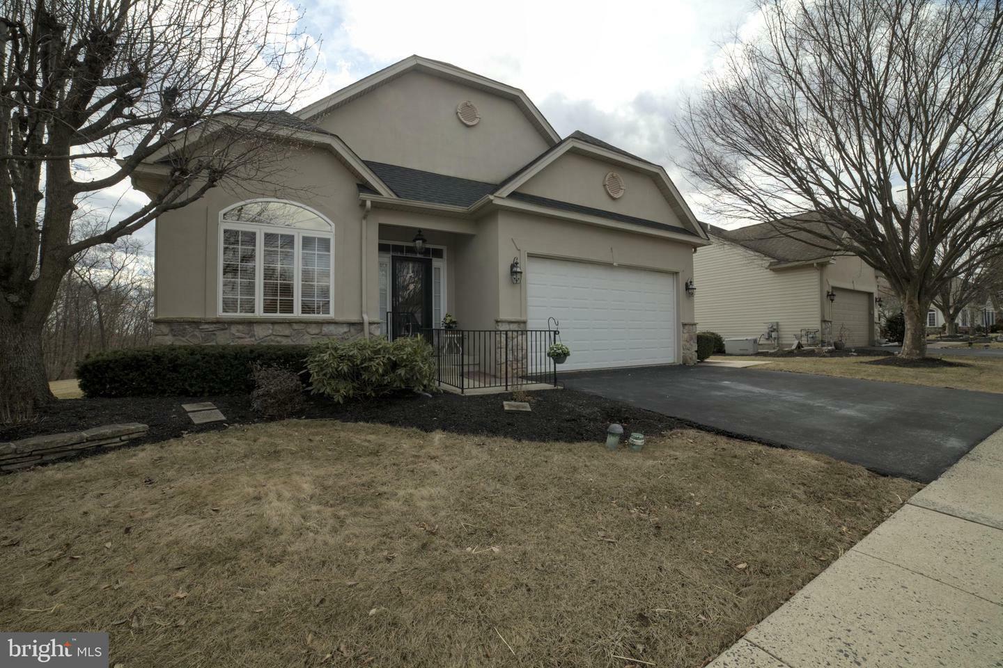 Property Photo: 259 Kingsfield Drive PA 18964