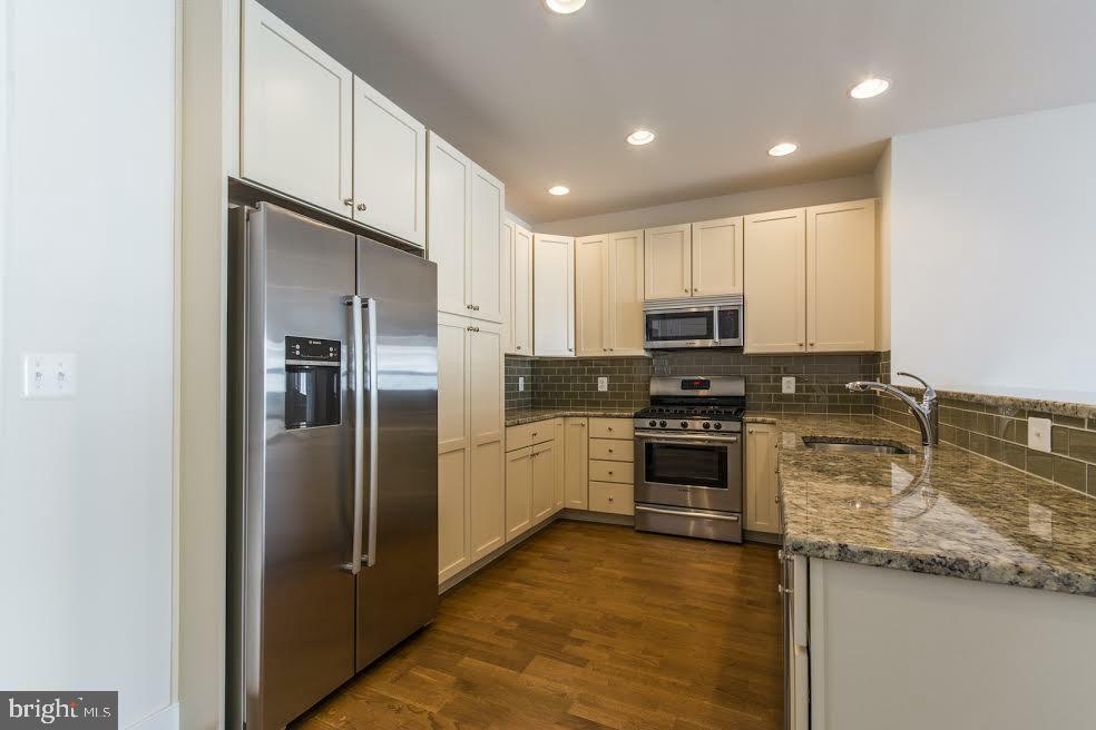 600 S 24th Street 213  Philadelphia PA 19146 photo