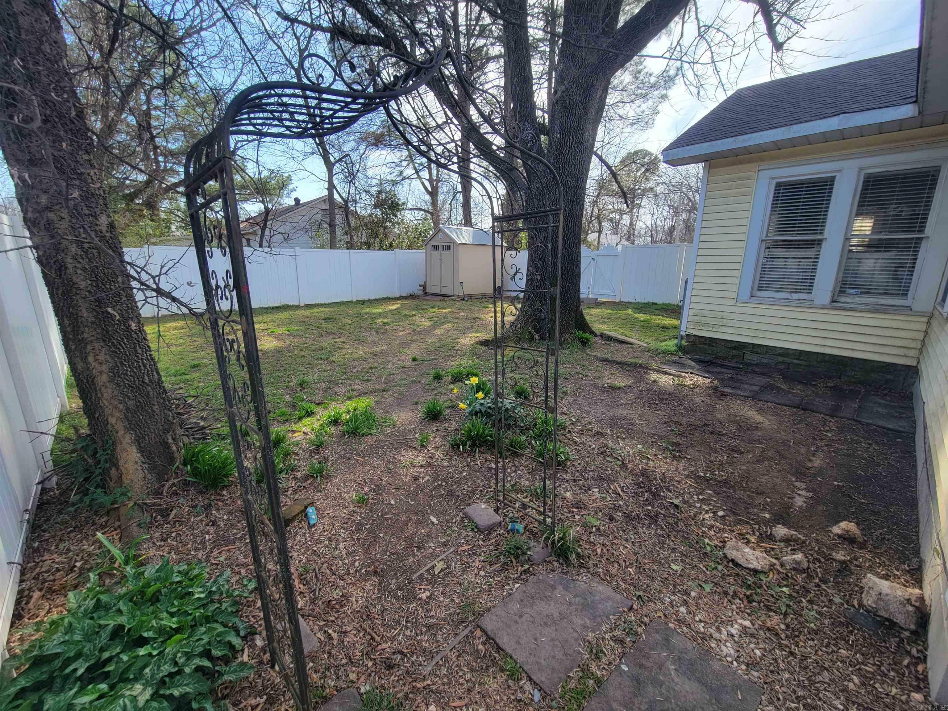 Property Photo:  1422 Mitchell Street  AR 72034 