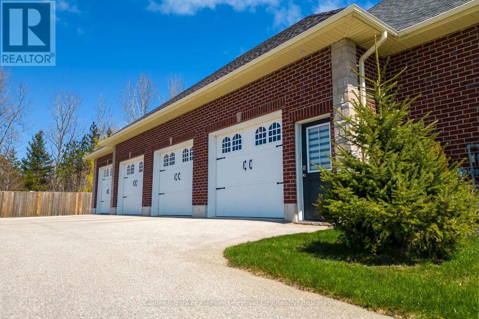 Property Photo: 17 Fawn Creek Lane ON N0M 1G0