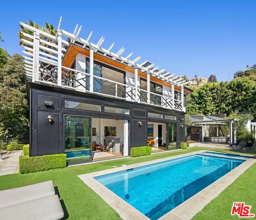 Property Photo: 1640 N Kings Rd CA 90069