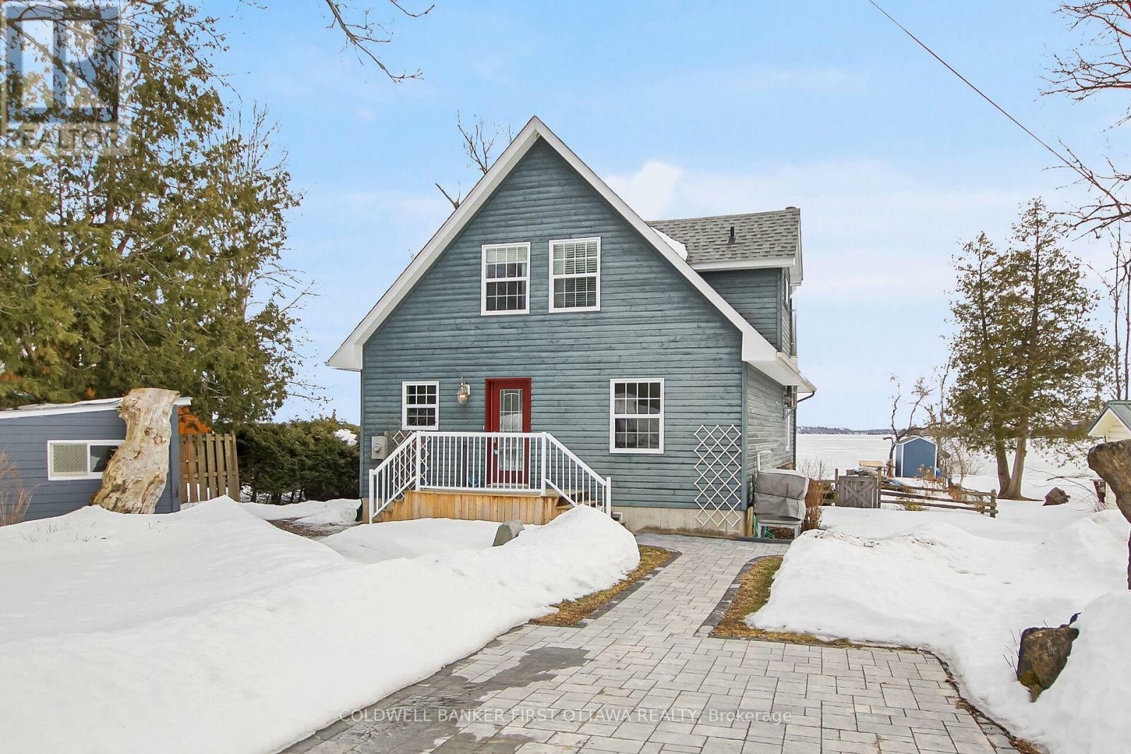 Property Photo:  173 Rideau Street  ON K7H 3C7 