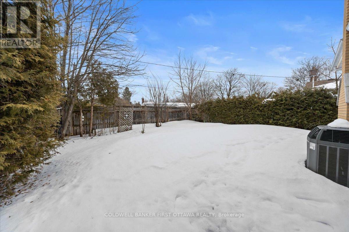 Property Photo:  2075 Valley Drive  ON K1G 2P2 