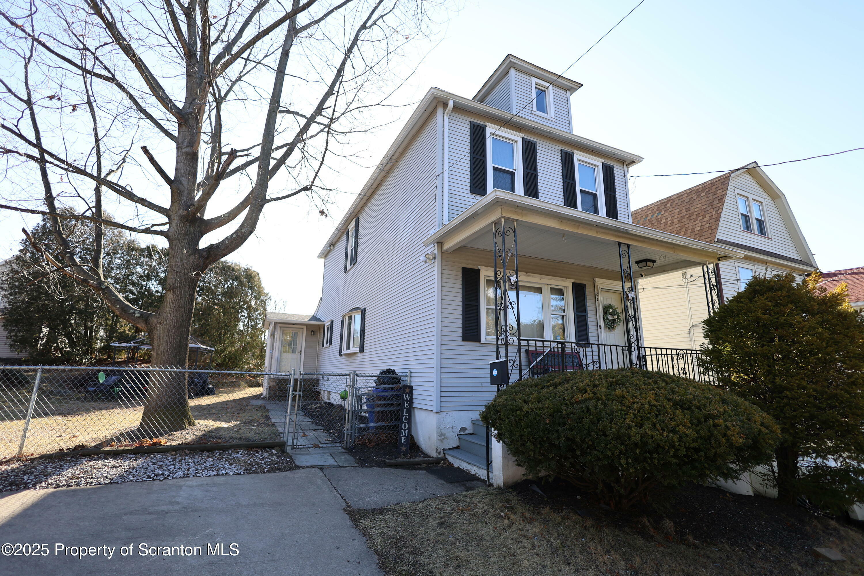 Property Photo: 25 Oaklawn Avenue PA 18706