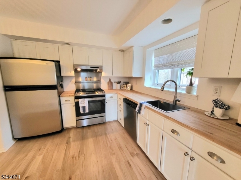 Property Photo: 1 Heritage Dr F NJ 07928
