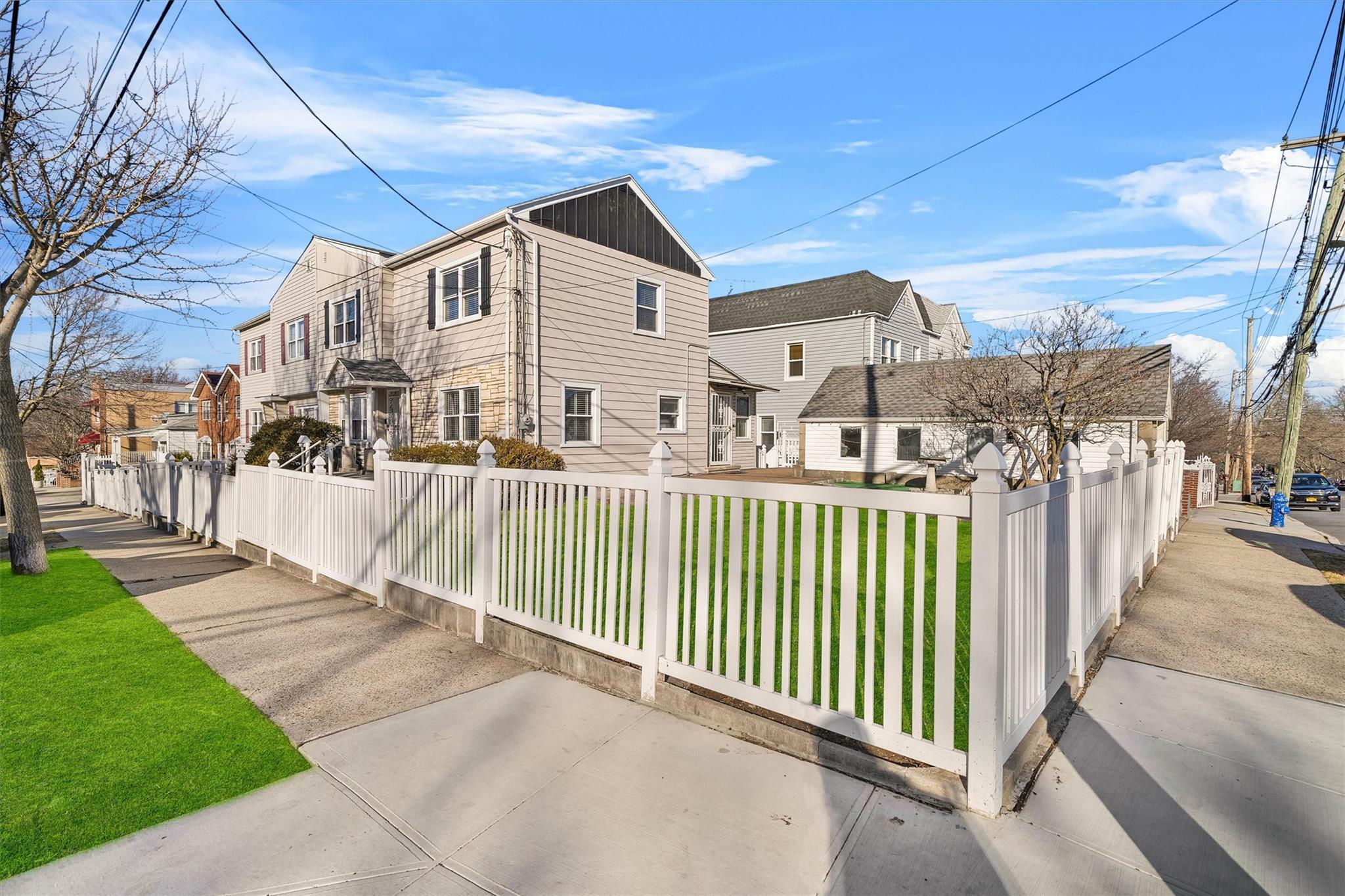 Property Photo:  2904 Yates Avenue  NY 10469 