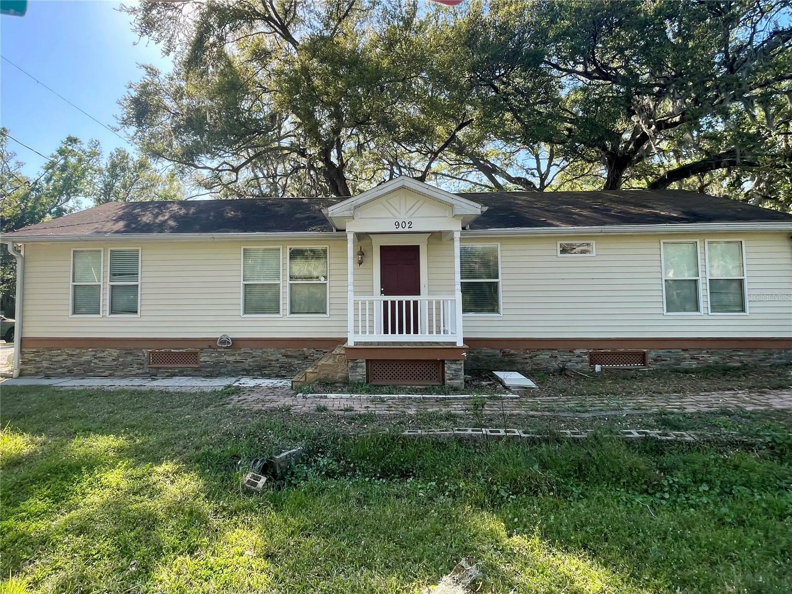 Property Photo: 902 Estelle Avenue FL 33511