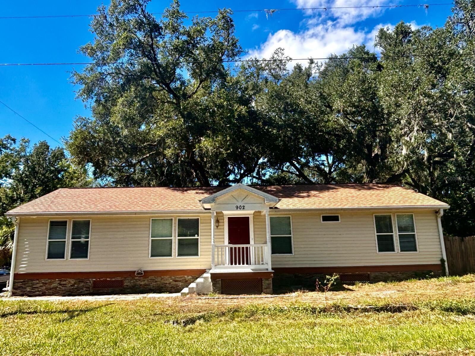 Property Photo:  902 Estelle Avenue  FL 33511