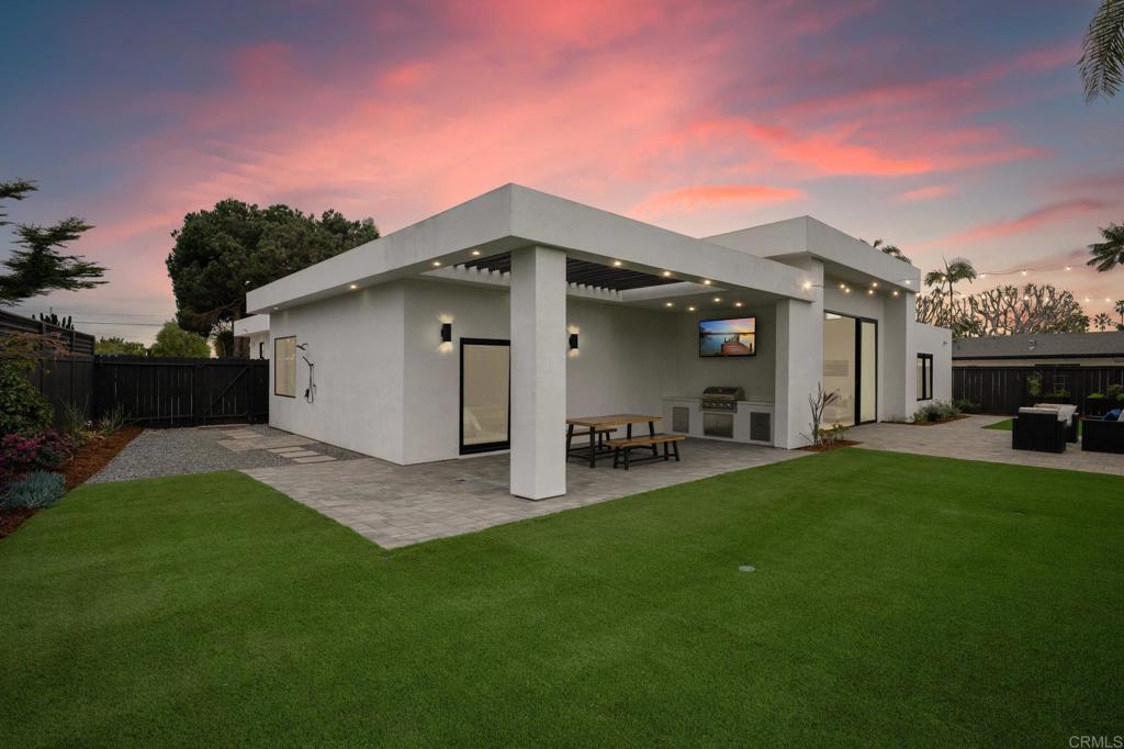 Property Photo: 810 Seabright Lane CA 92075