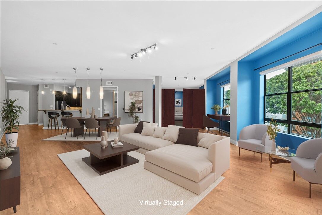 Property Photo: 395 E. 4th 25 CA 90802