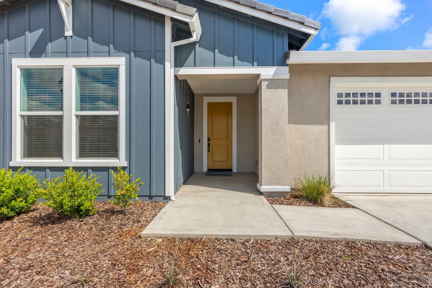 Property Photo: 825 Cross Creek Lane CA 95648