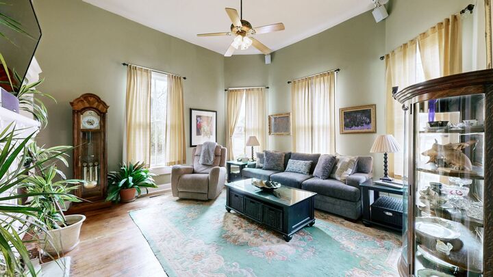 Property Photo: 709 Belmont Ave TN 37160
