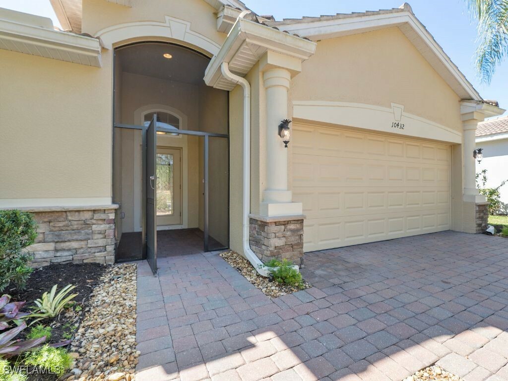 Property Photo:  10432 Yorkstone Drive  FL 34135 