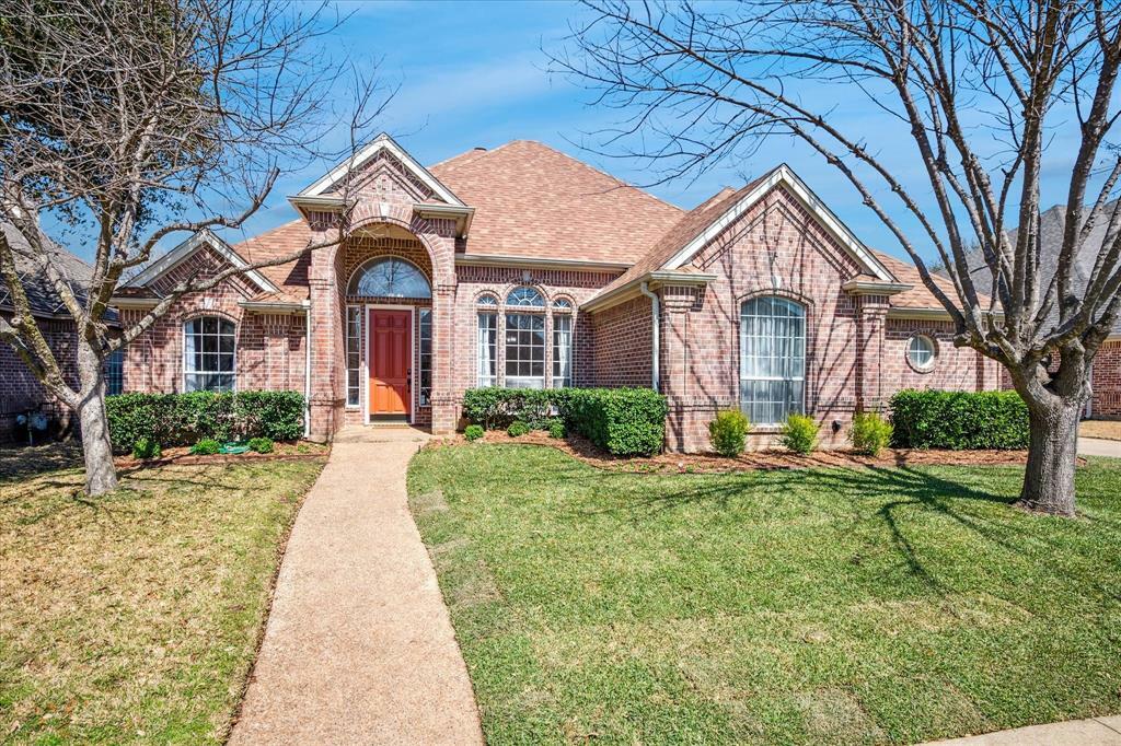 Property Photo: 1205 Woodvale Drive TX 76021