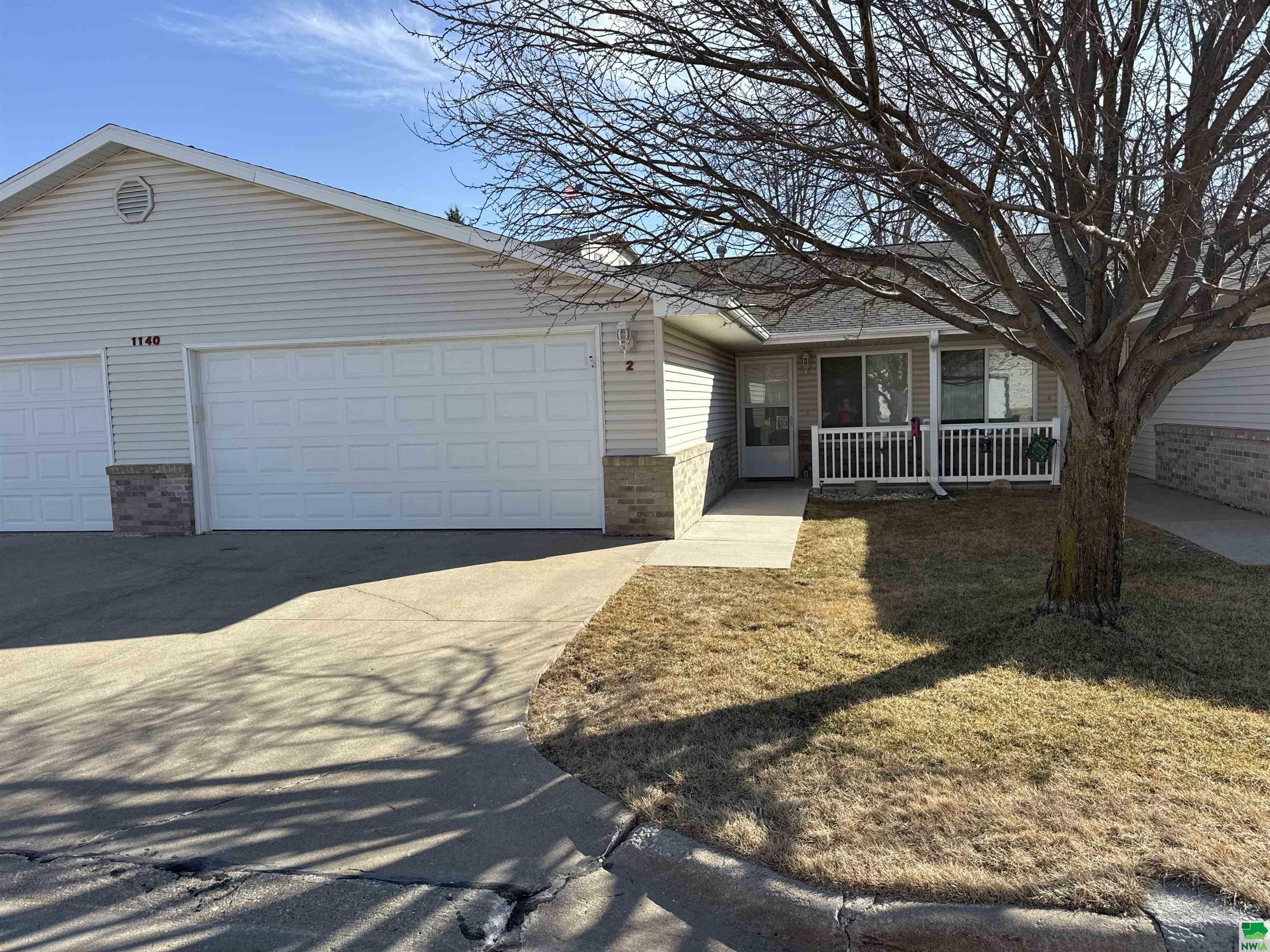 Property Photo: 1140 Meadow View Ct 2 IA 51106