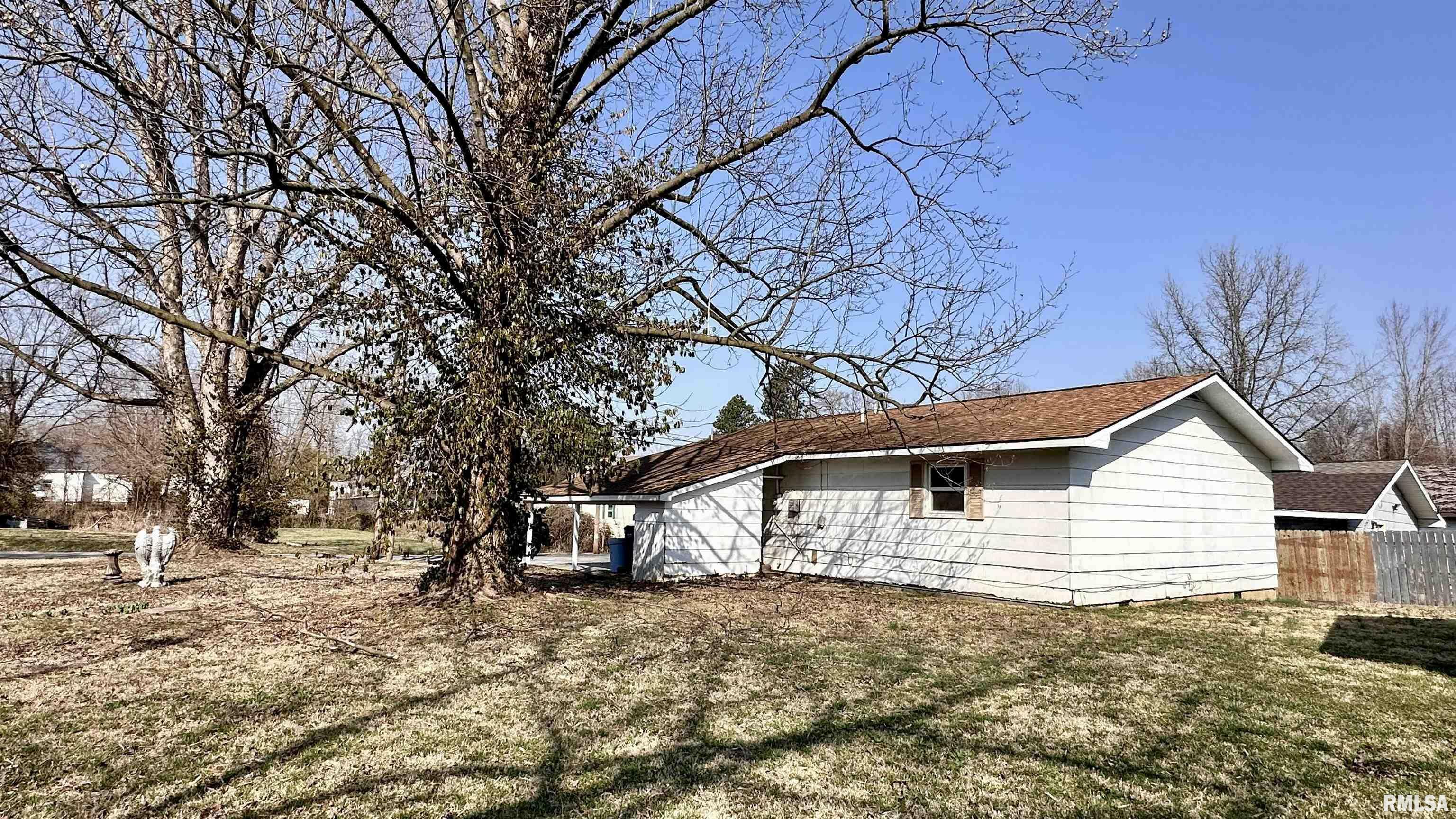 Property Photo:  806 S Jackson Street  IL 62896 