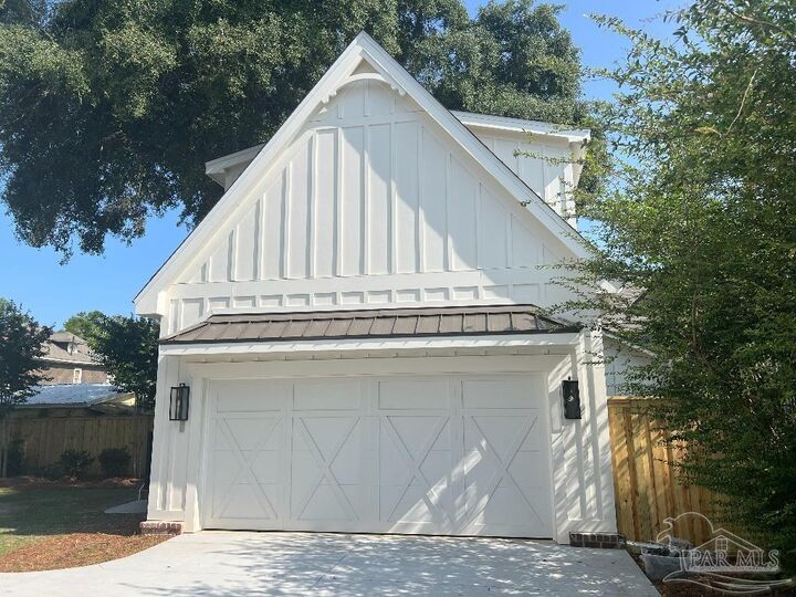 Property Photo:  1611 E Gadsden St  FL 32501 