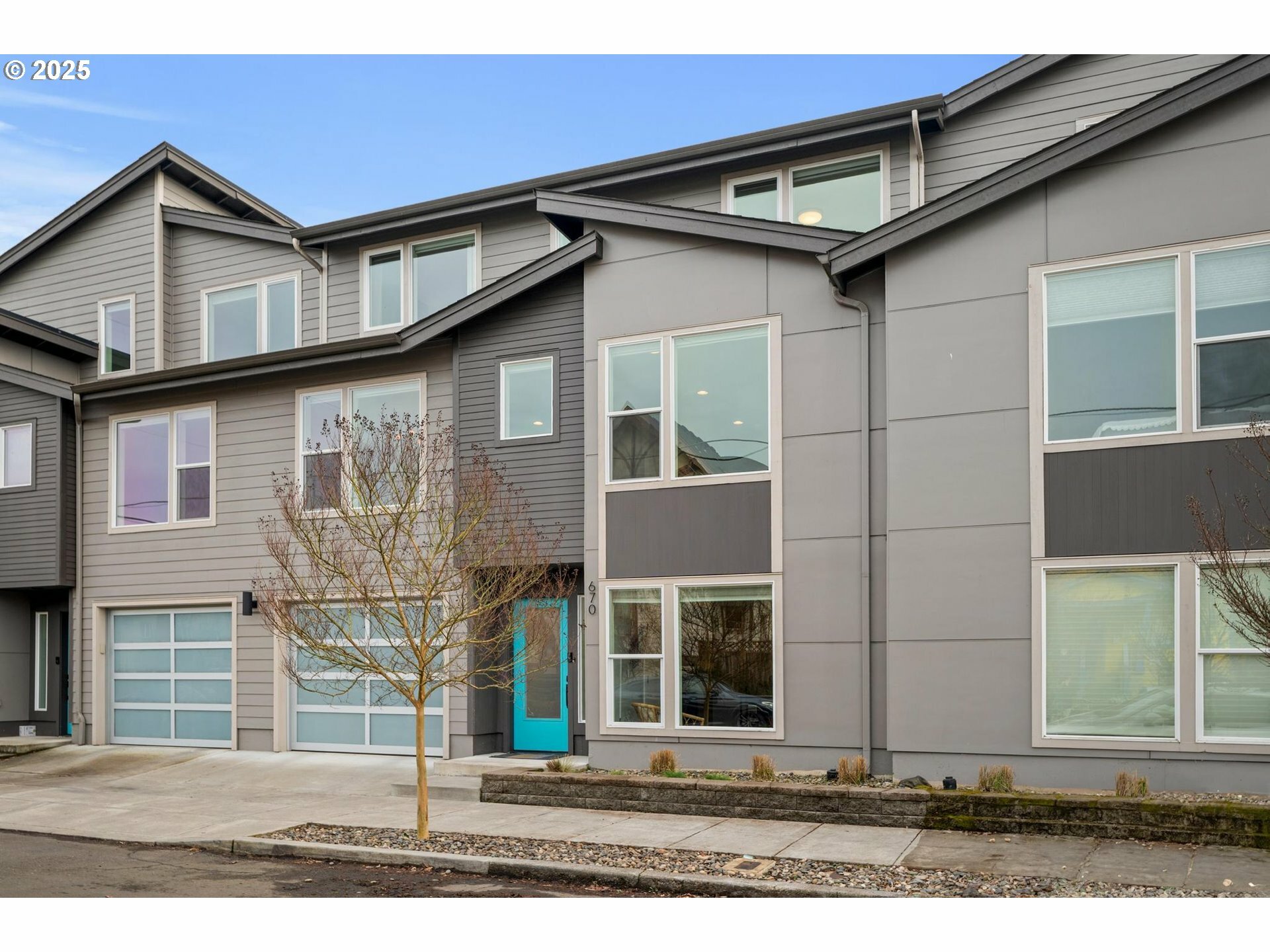 670 NE Webster St  Portland OR 97211 photo