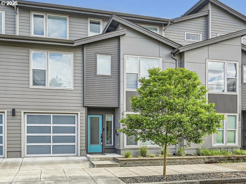 Property Photo: 670 NE Webster St OR 97211
