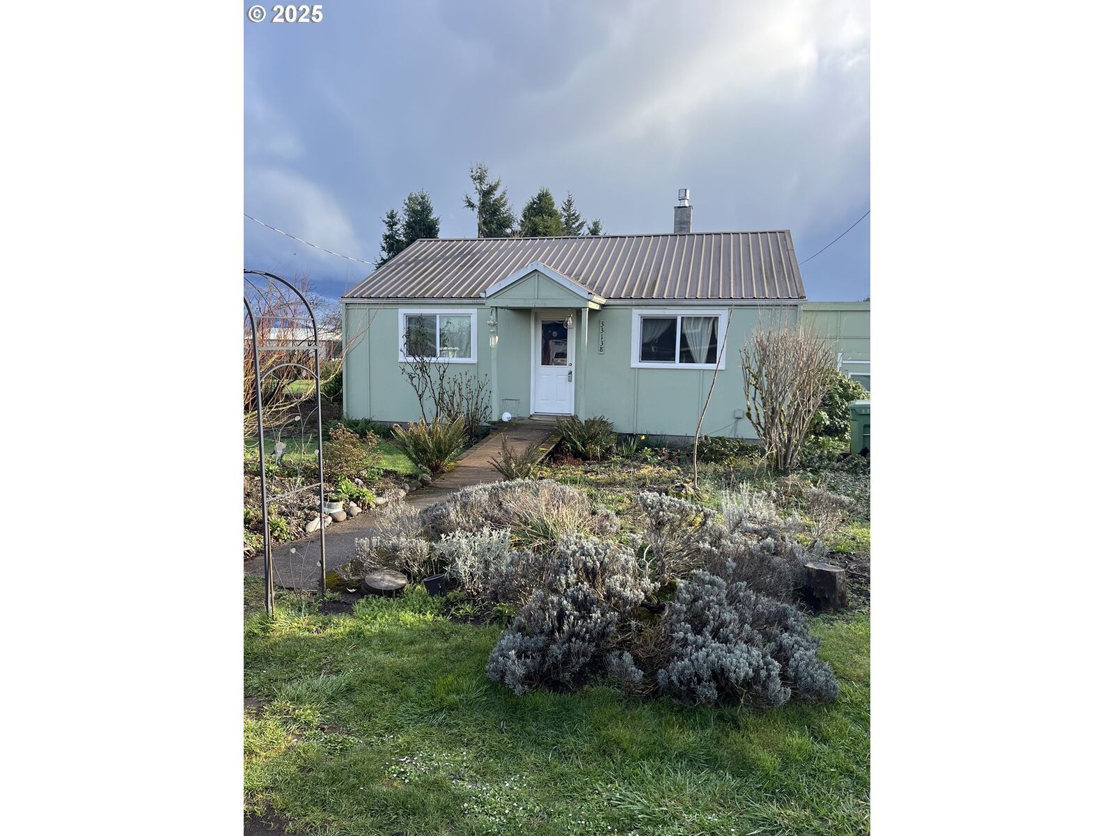 Property Photo:  33138 Foster Ln  OR 97424 