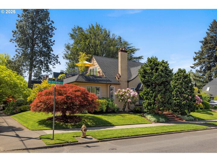 Property Photo:  2130 NE Klickitat St  OR 97212 