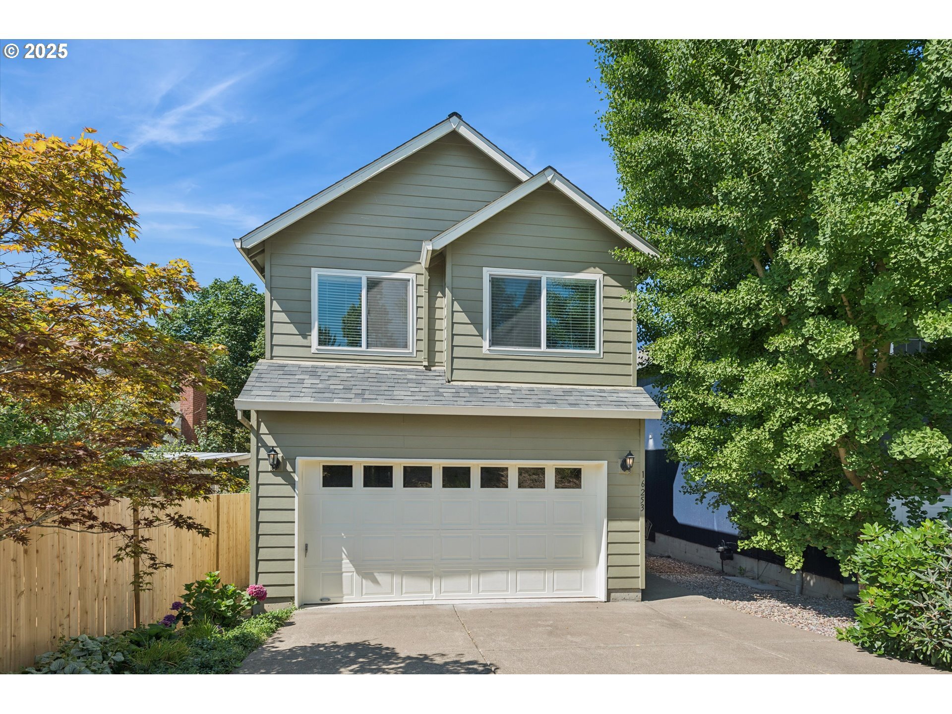 Property Photo: 16253 SE My Way Ct OR 97267