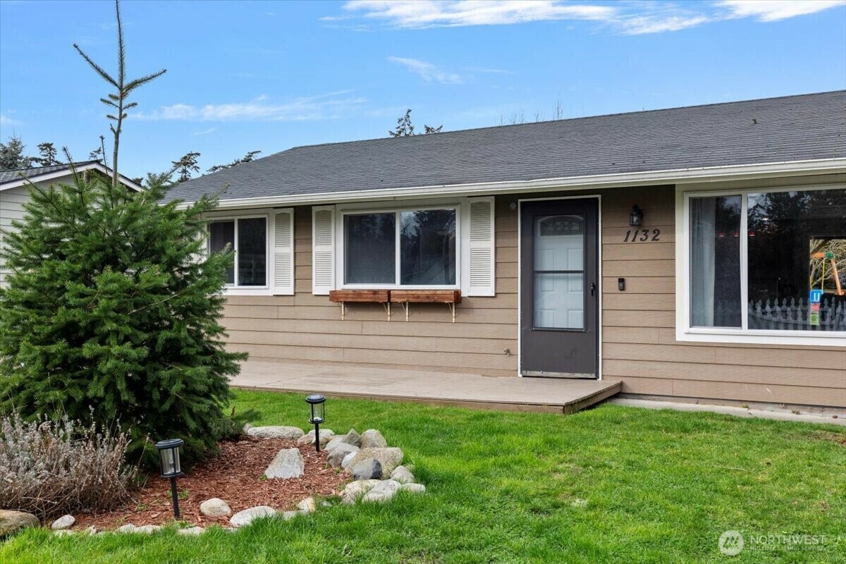 Property Photo:  1132  Ridgeway Drive  WA 98277 