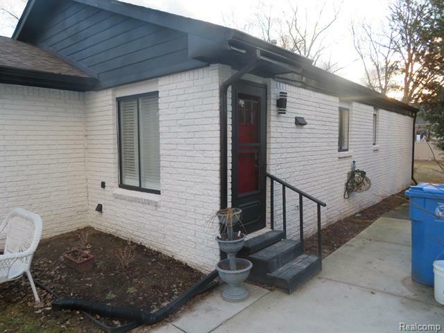 Property Photo: 5346 Clippert Street MI 48125