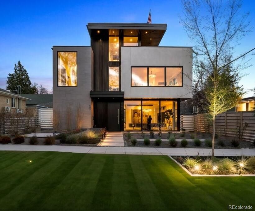 Property Photo:  562 Steele Street  CO 80206 