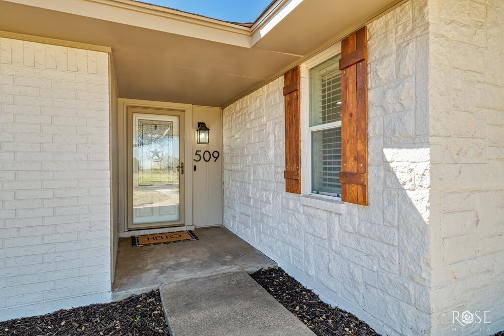 Property Photo:  509 W 10th St  TX 76861 