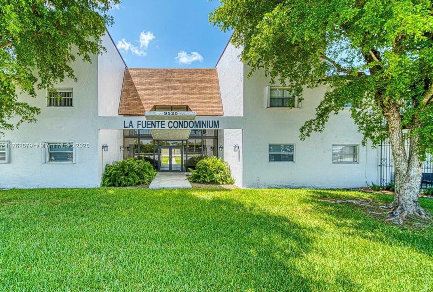 9520 SW 8th St 222  Miami FL 33174 photo