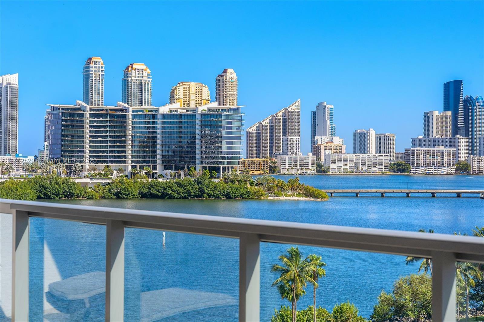 Property Photo: 3250 NE 188th St 704 FL 33180
