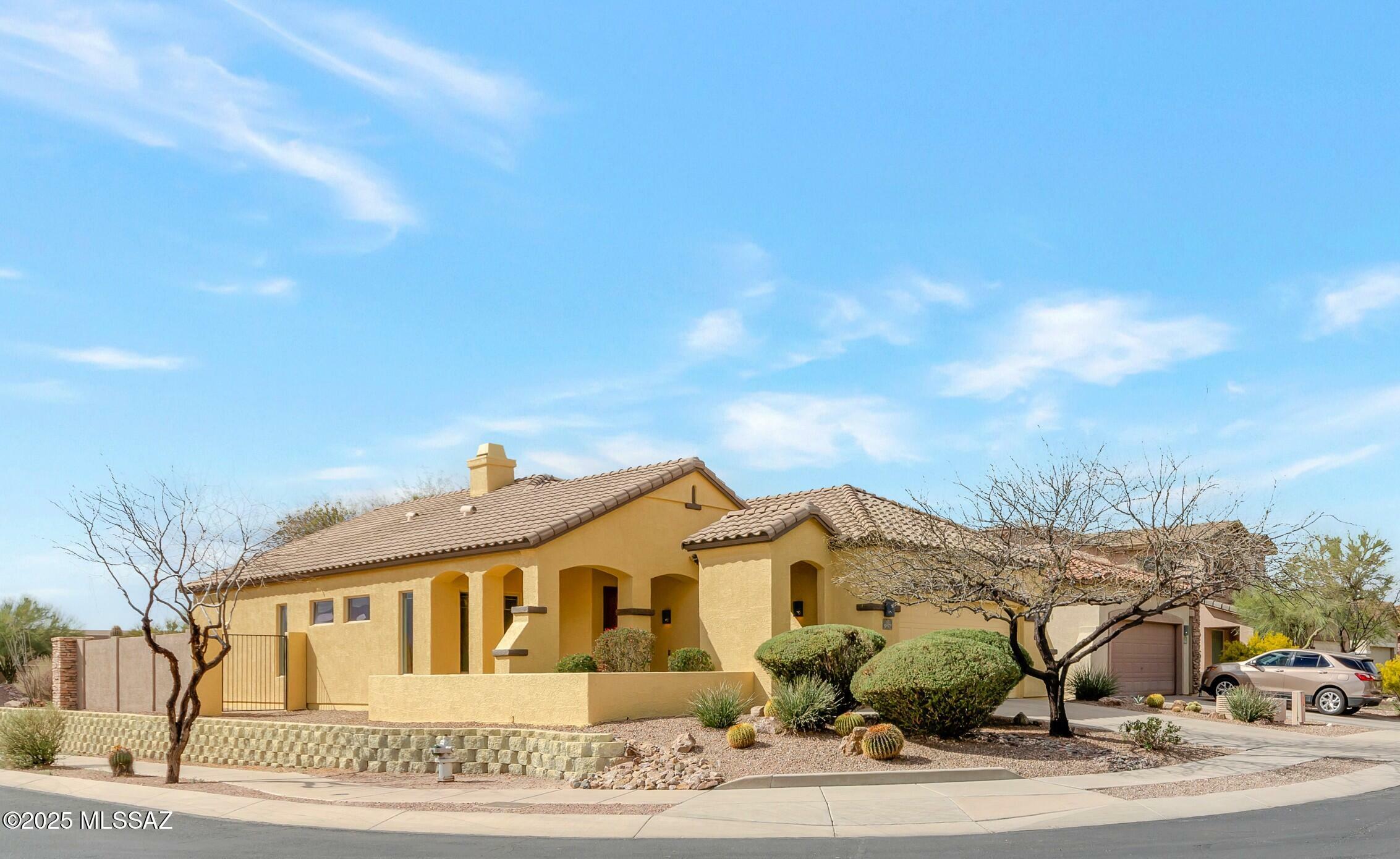 Property Photo:  957 W Leatherleaf Drive  AZ 85737 