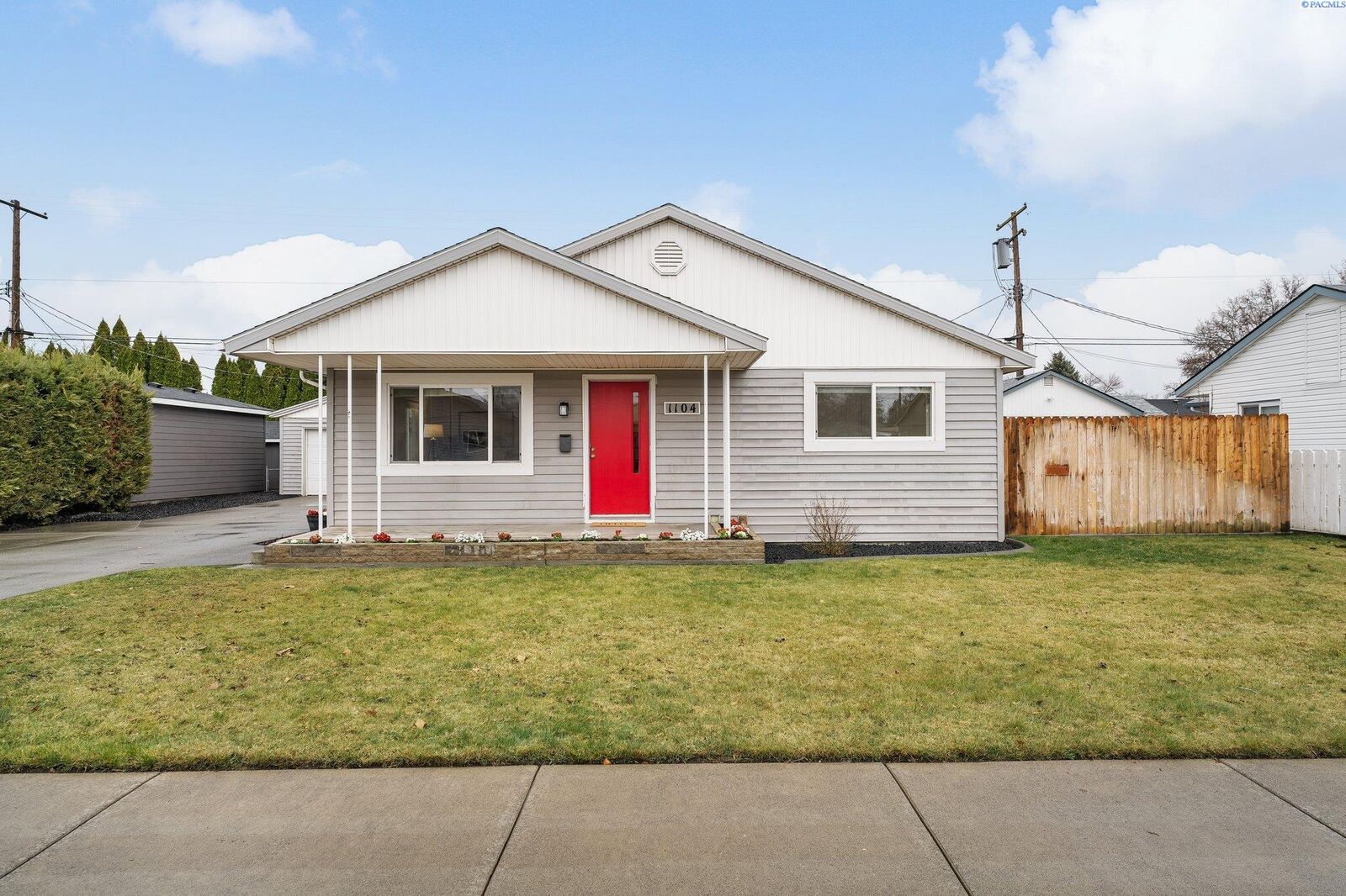 Property Photo:  1104 Willard  WA 99354 