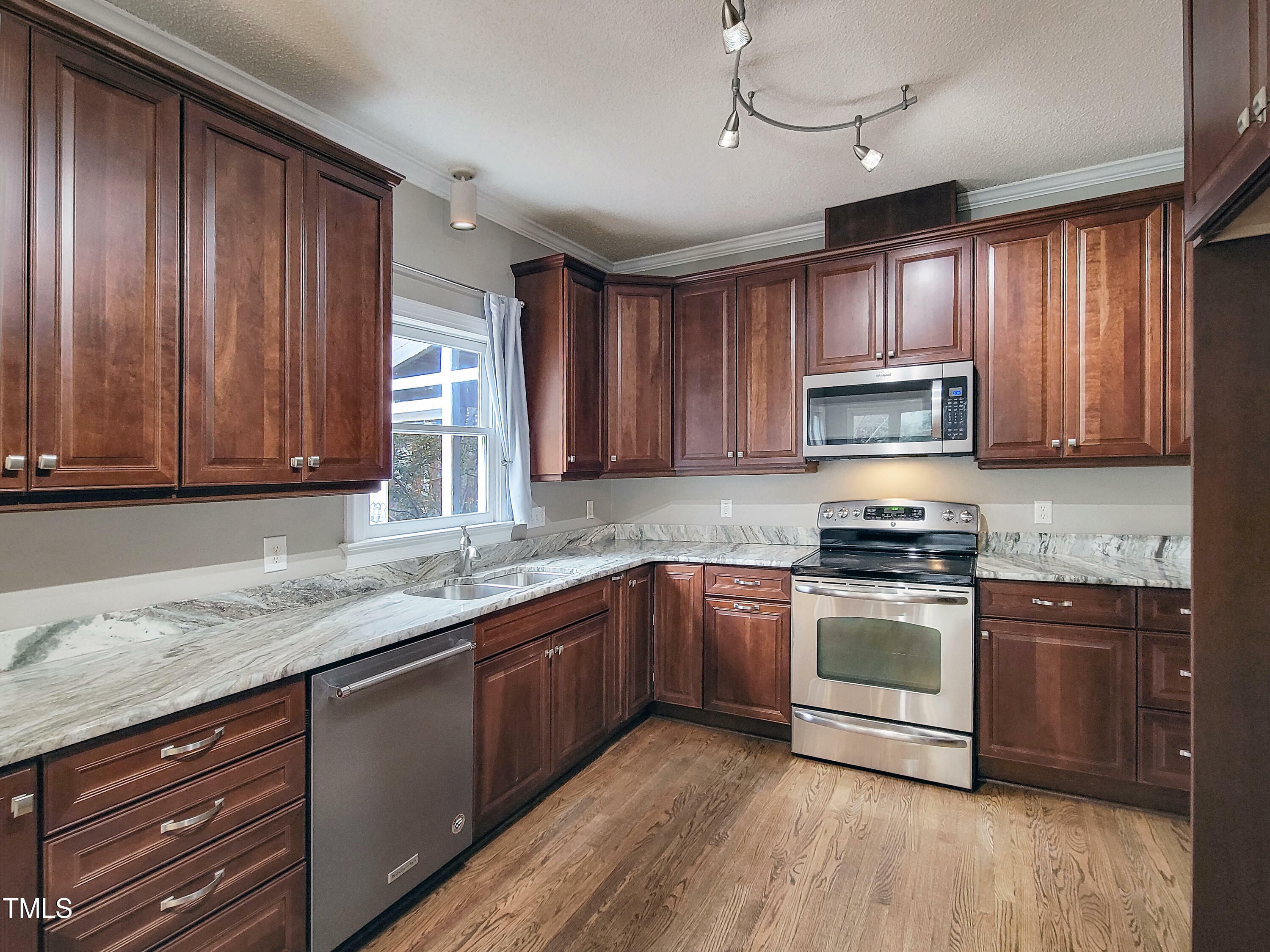 Property Photo: 725 Littleleaf Court NC 27540