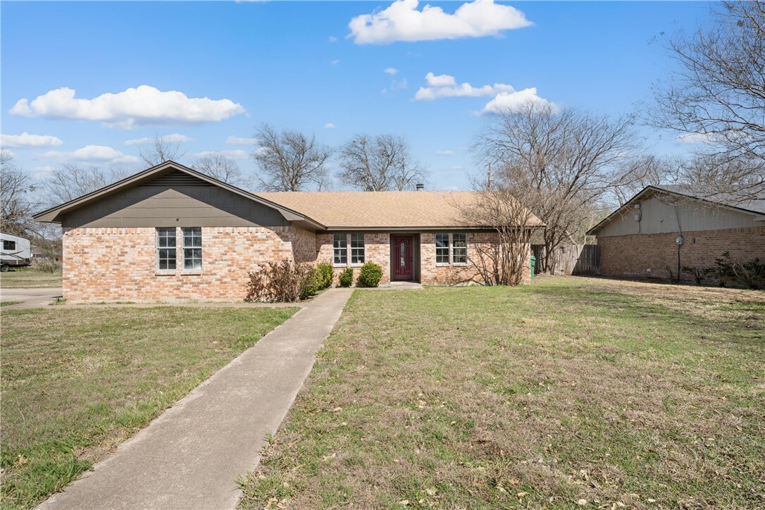 Photo de la propriété:  735 Dayton Drive  TX 76706 