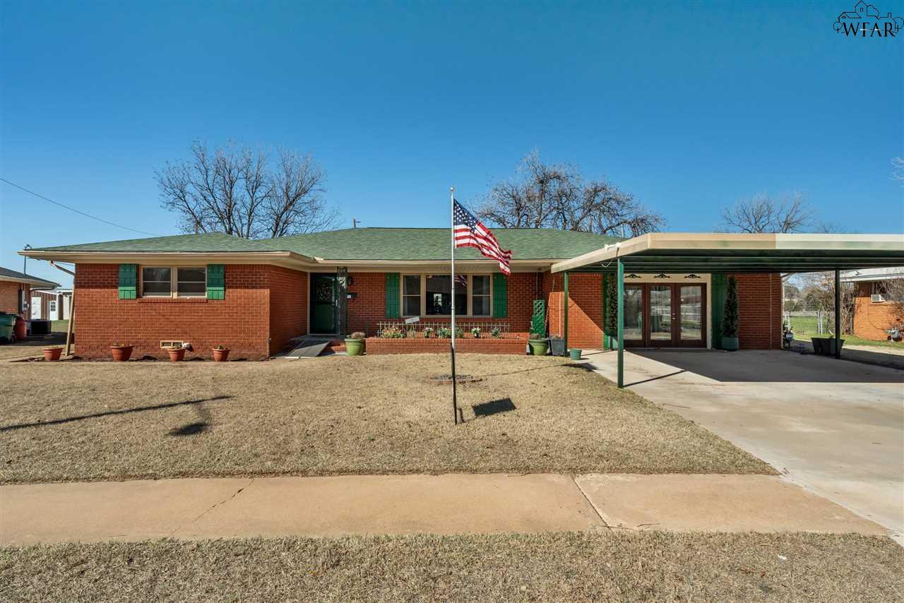 Property Photo: 504 S Hilltop Avenue TX 76354