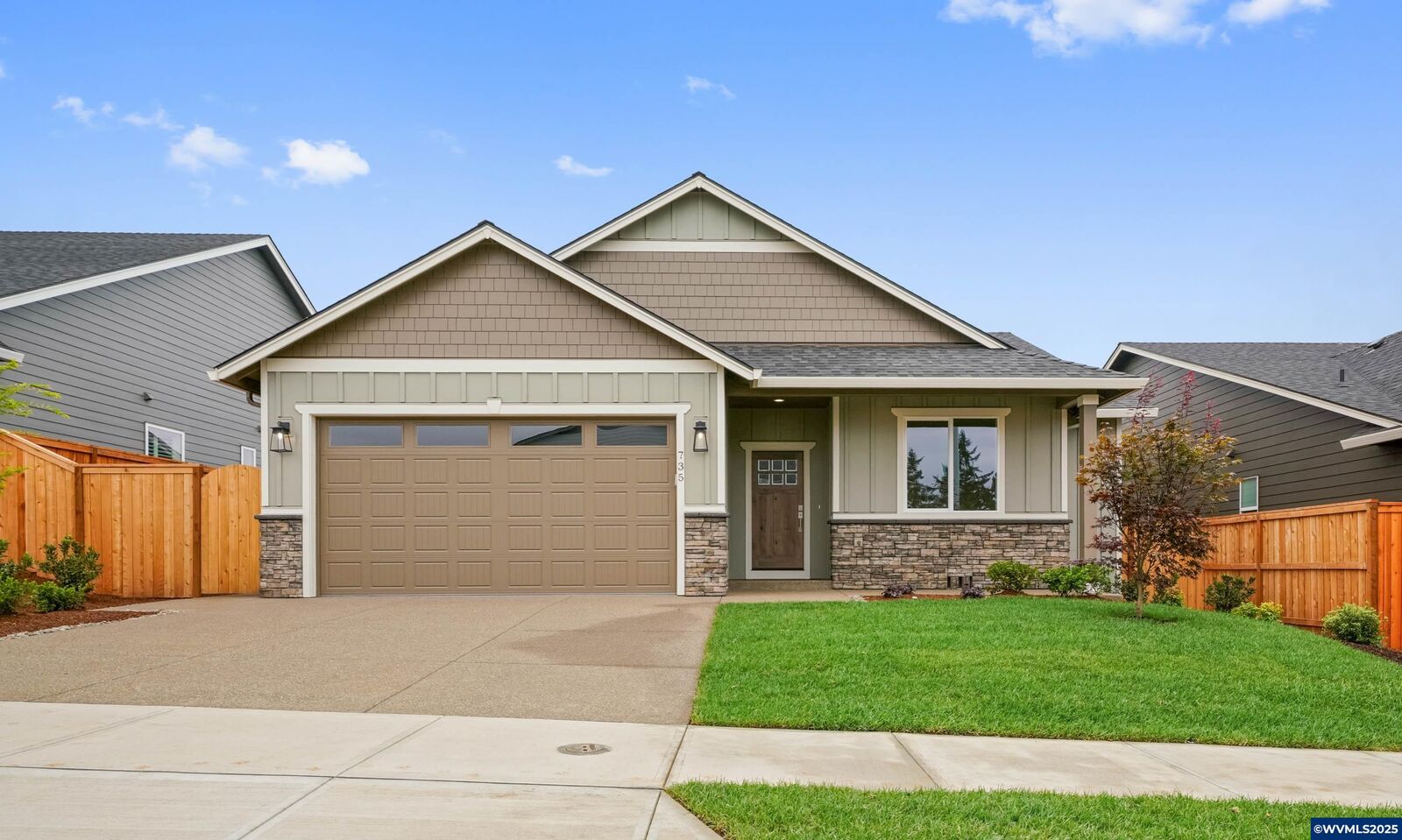 Property Photo: 735 Jordan Elizabeth Av SE OR 97306