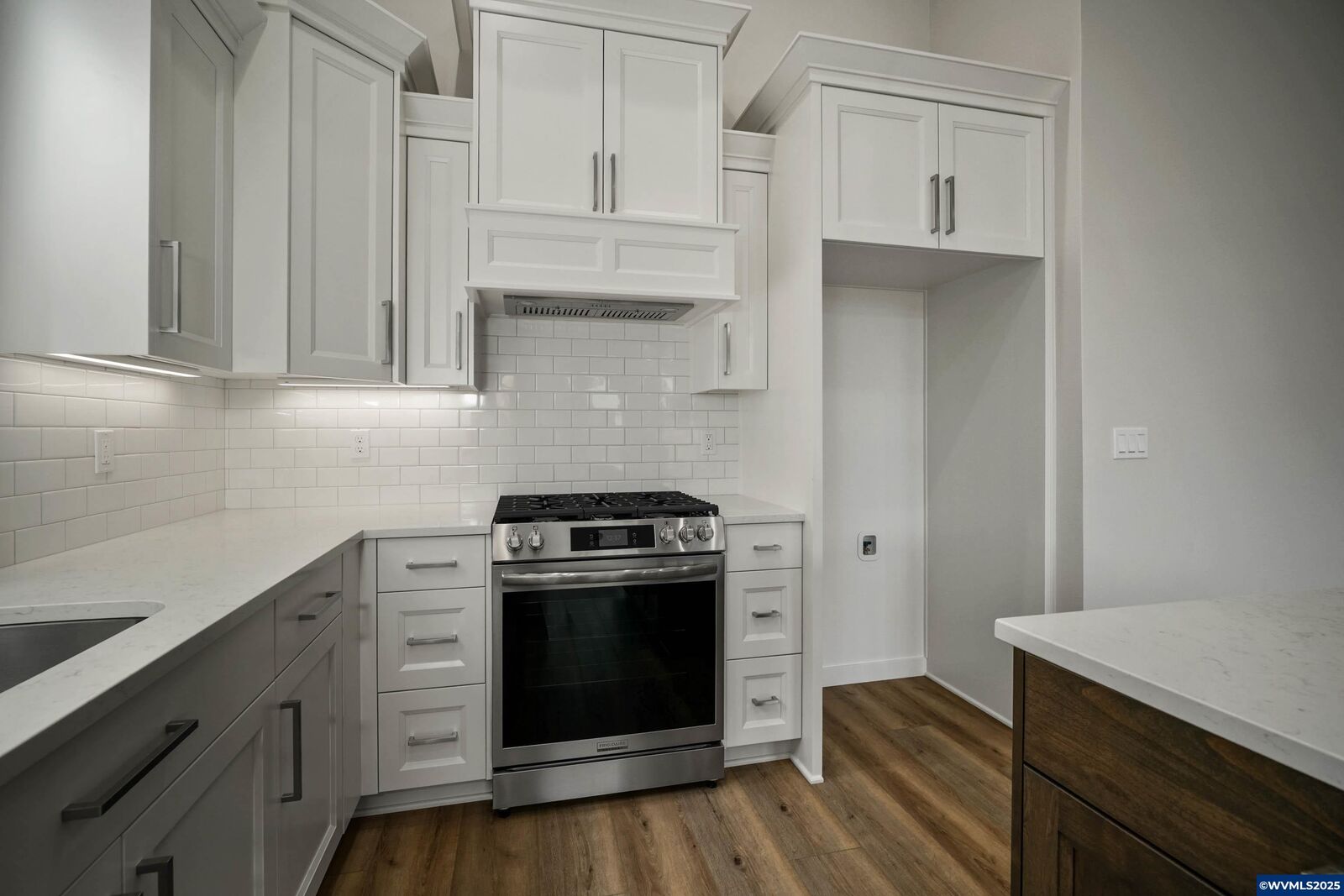 Property Photo: 735 Jordan Elizabeth Av SE OR 97306