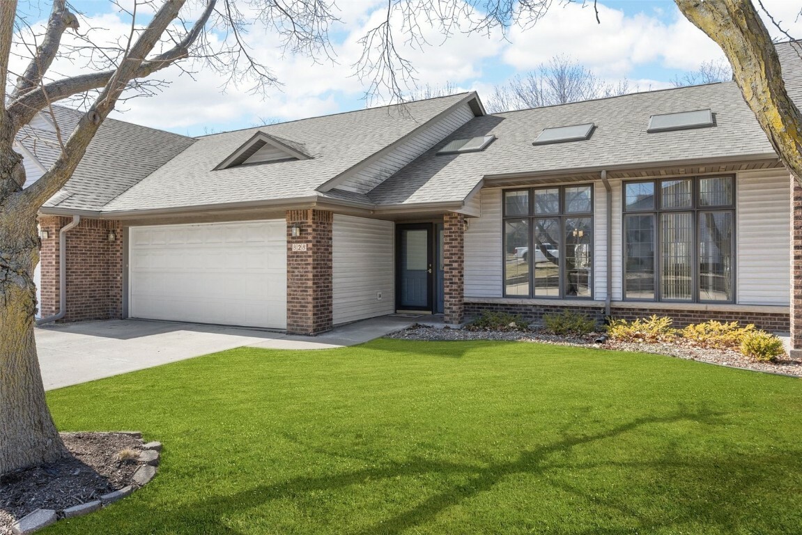 Property Photo: 828 West Side Drive IA 52246