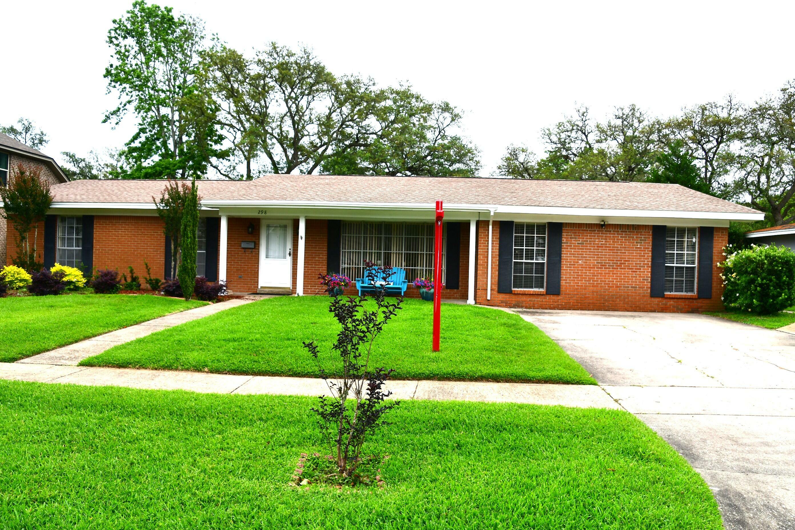 Property Photo: 298 NW Briarwood Circle FL 32548