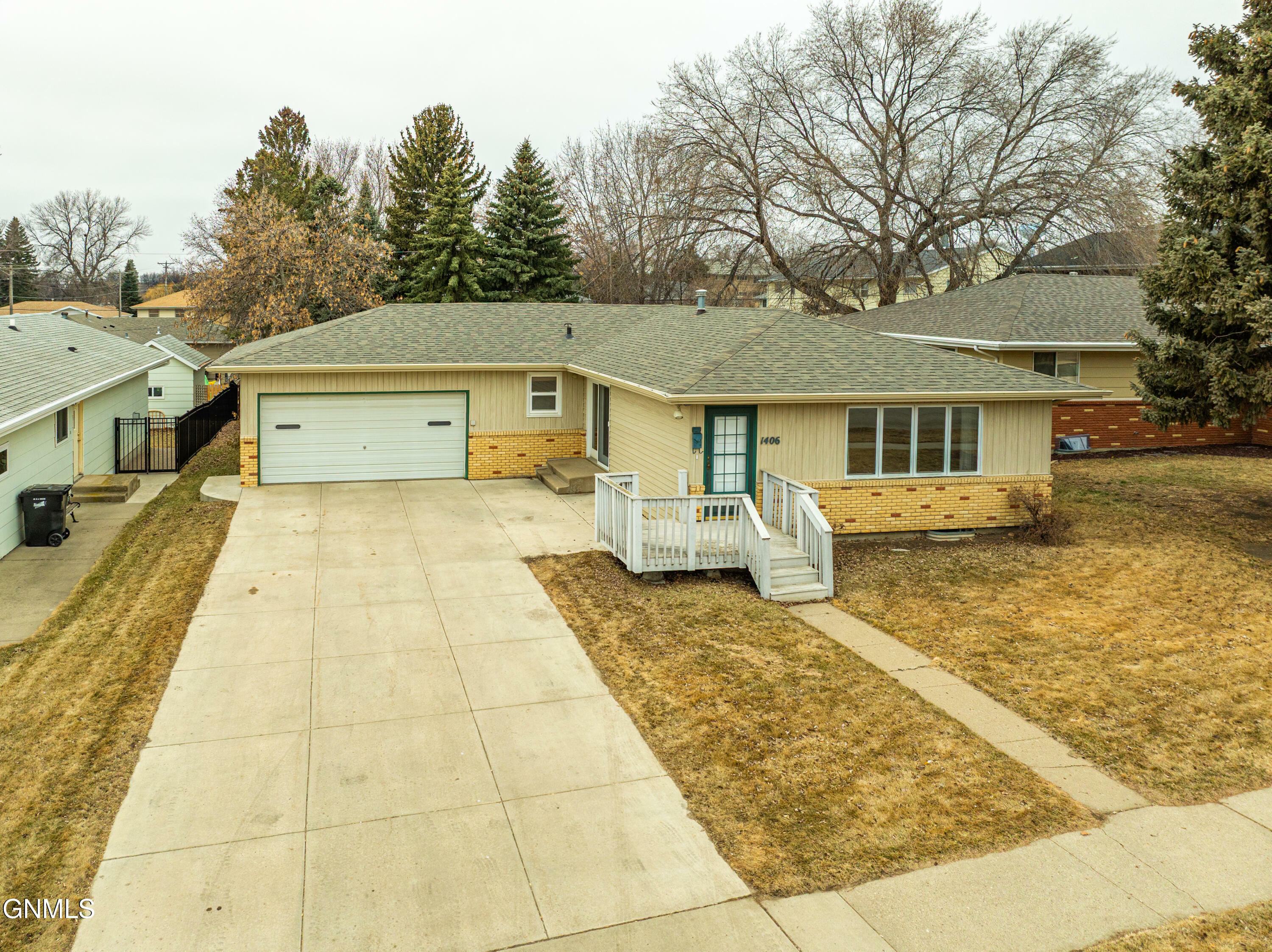 Property Photo:  1406 N 22nd Street  ND 58501 