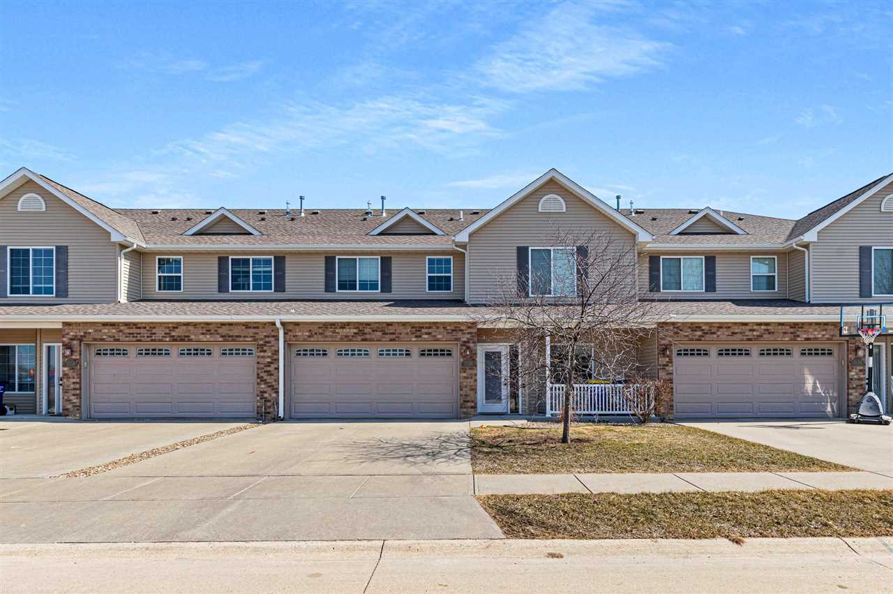 Property Photo: 1536 Burr Dr IA 52317