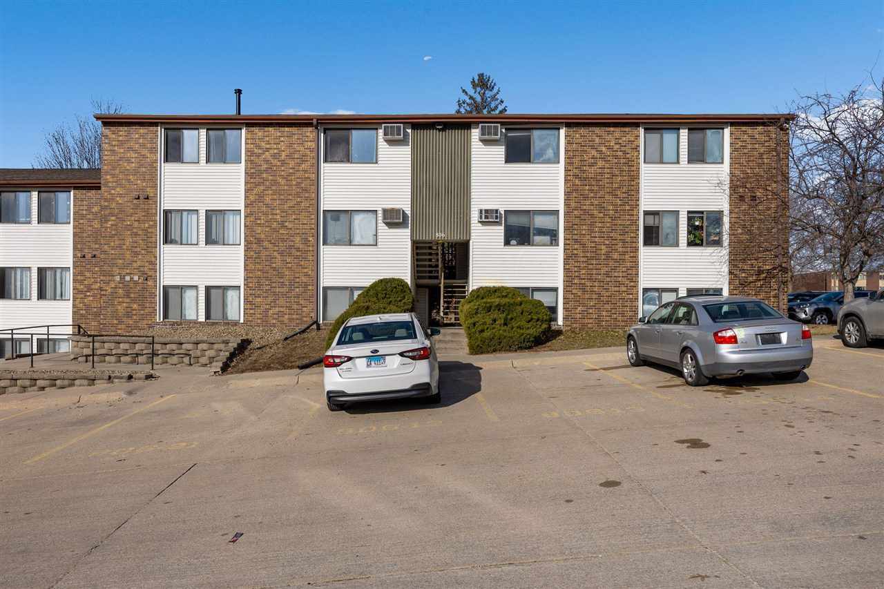 Property Photo: 806 Benton Dr 31 IA 52246